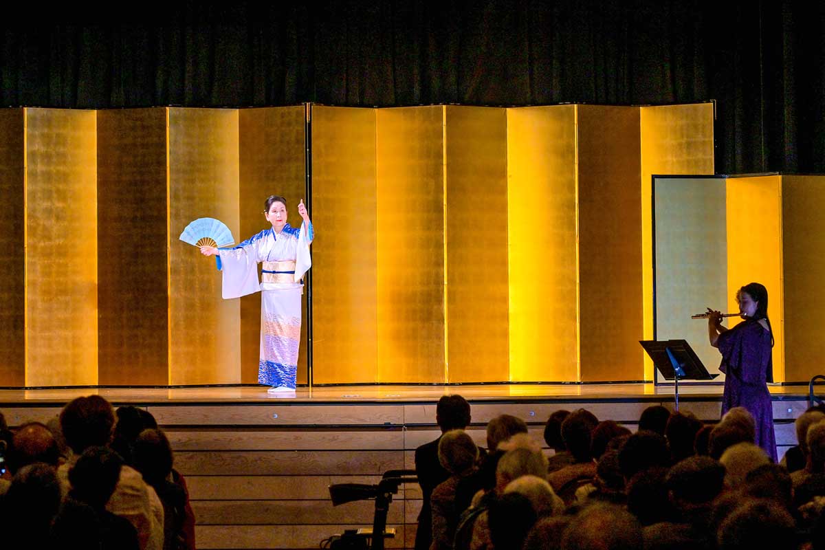 「荒城の月」を舞う西川洋香さん。2024年4月27日、日系文化センター・博物館。Photo by Koichi Saito