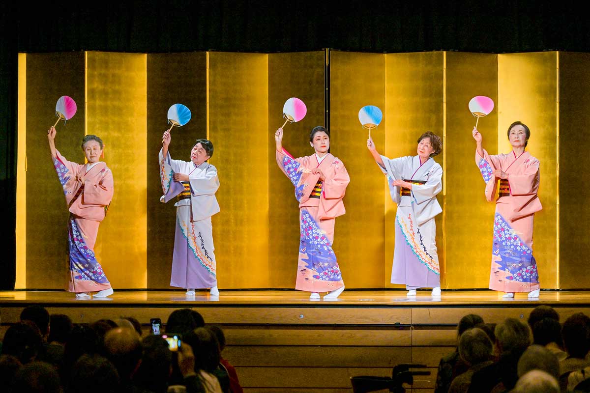 「コンチキ踊」彩月会。2024年4月27日、日系文化センター・博物館。Photo by Koichi Saito