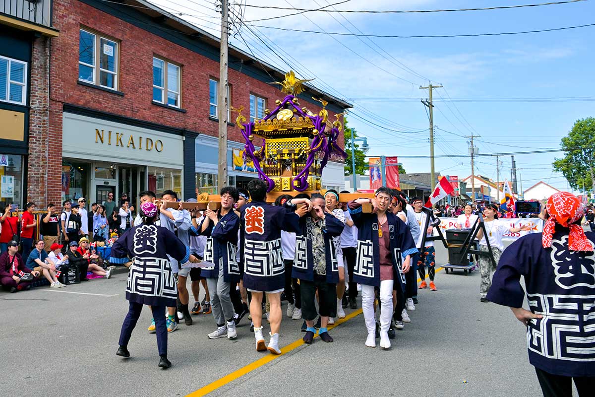 サーモンフェスティバル・パレード。楽一神輿も登場。2024年7月1日、リッチモンド市。Photo by Koichi Saito/Japan Canada Today