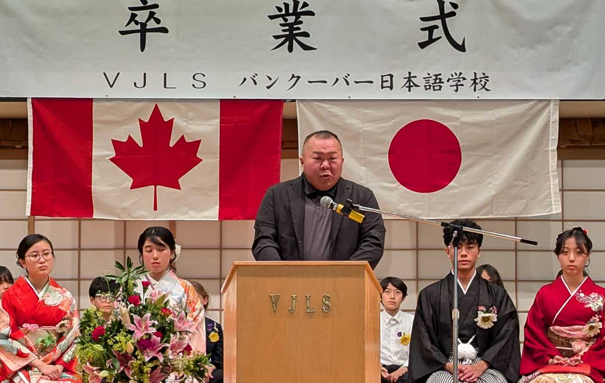 バンクーバー日本語学校卒業生という町田理事長。卒業しても日本語の勉強は大切と経験を語る。2024年6月22日、バンクーバー市。Photo by Japan Canada Today