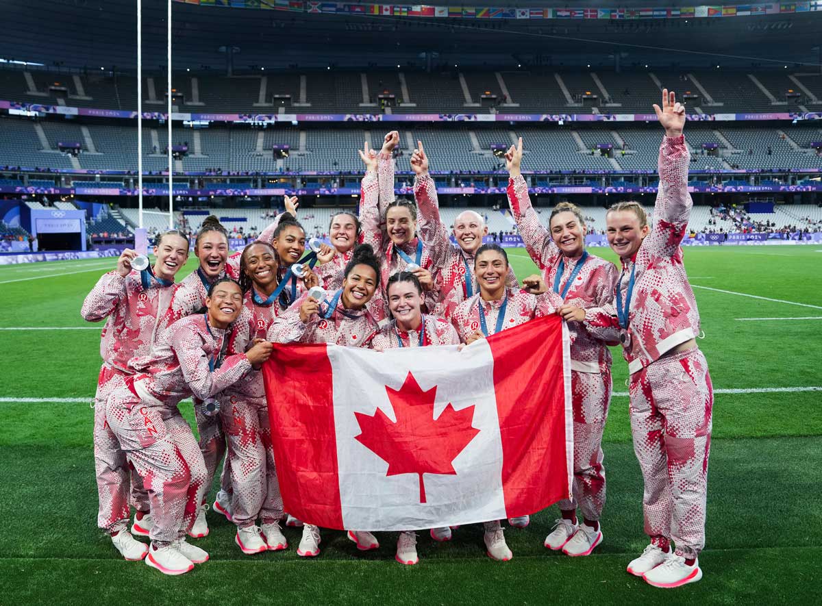 Team Canada’s players pose with their silver medals after being defeated by New Zealand Rugby Sevens finals match during the 2024 Paris Olympics Games in France on Monday, July 29, 2024. Photo by Darren Calabrese/COC ©2024 Canadian Olympic Committee