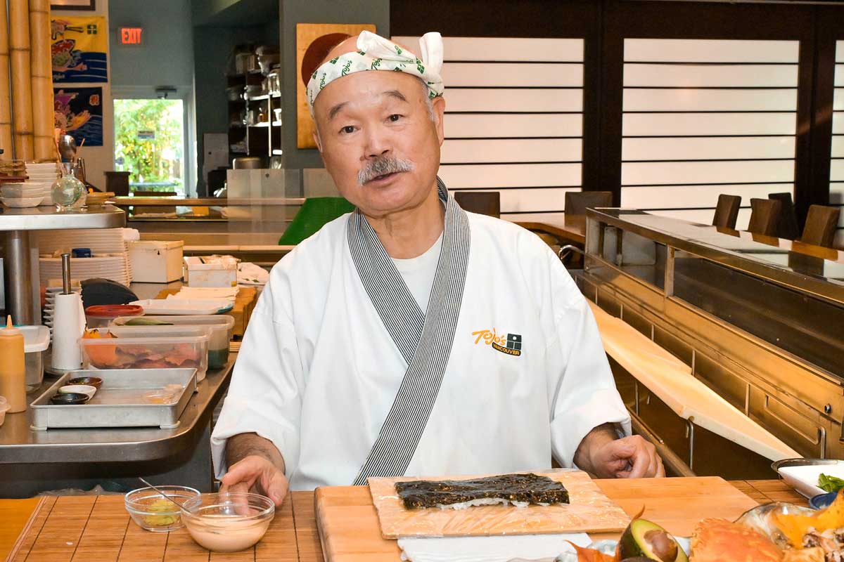 「海苔に抵抗感がある」と言われていたため海苔を内側に入れたのが「東條巻き」。2024年9月27日、バンクーバー市。撮影　斉藤光一／日加トゥデイ