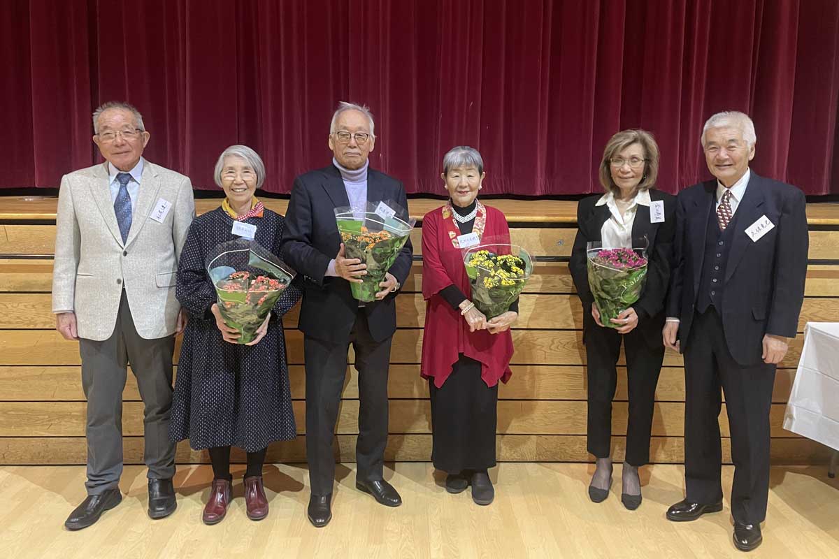 巳年生まれの会員。会長、前会長と一緒に。2025年1月18日、バーナビー市。Photo by Japan Canada Today